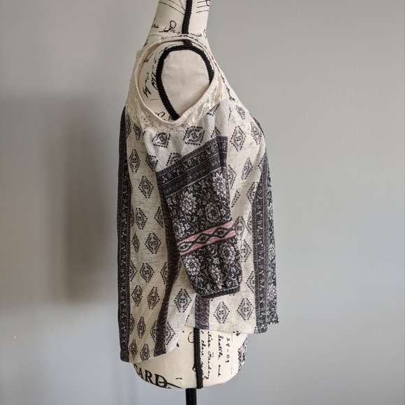 Cold Shoulder Top - Picture 3 of 6